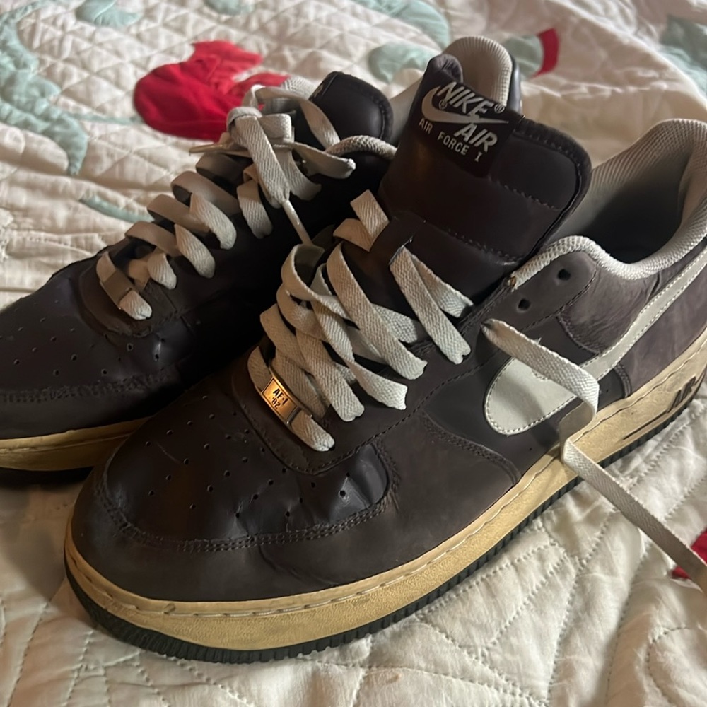 Air Force 1’s ‘07 Lows in Dark Cinder